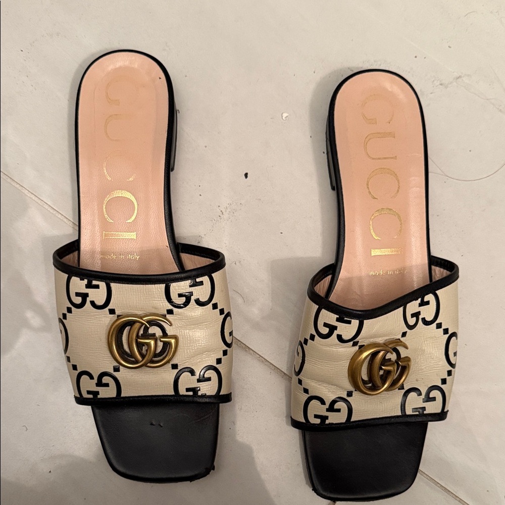 Gucci Women's Black and Cream Logo Mules